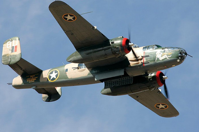 sieu pham oanh tac co bong hong vang b 25 van bay tot sau 80 nam