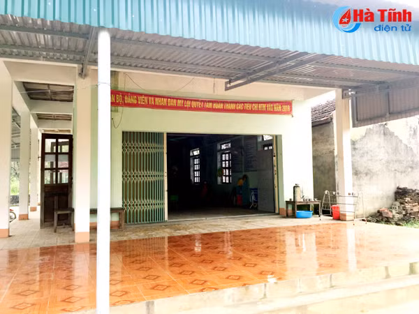 thieu truong lop nhieu hoc sinh vung thuong ky anh phai hoc tai hoi quan nha tam