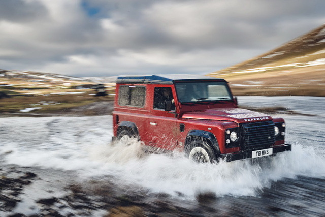 land rover hoi sinh defender bang phien ban nhanh nhat manh nhat lich su