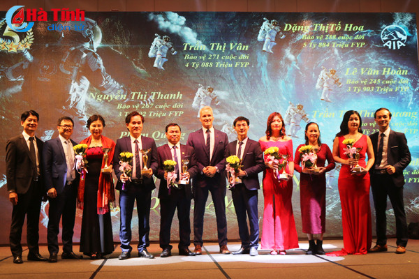 aia ha tinh can moc 82 ty dong doanh thu nam 2017