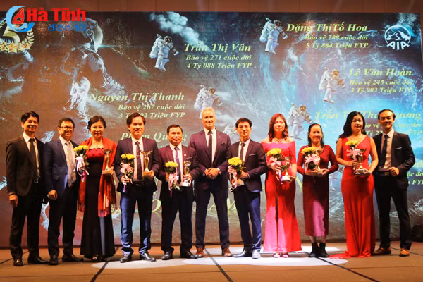 aia ha tinh can moc 82 ty dong doanh thu nam 2017