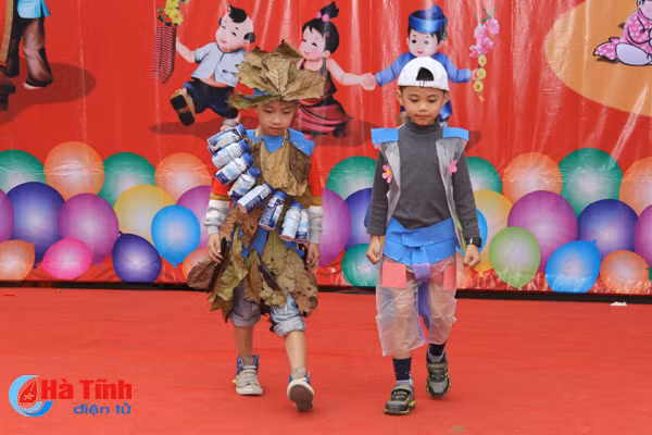 photo doc dao thoi trang tai che do cac mau nhi trinh dien