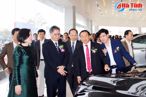 khai truong showroom honda o to ha tinh