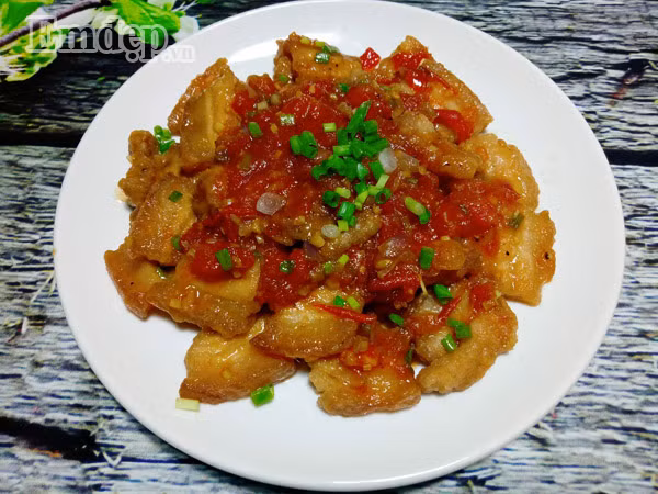 chi voi 20 phut lam ngay mon thit chien sot ca ca nha deu thich