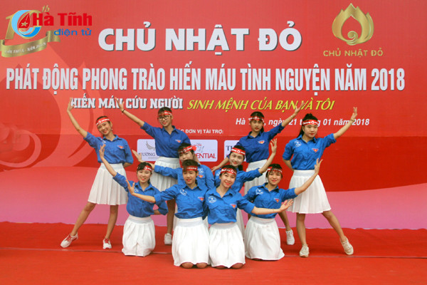 bi thu tinh uy chung vui ngay hoi chu nhat do hien mau cuu nguoi
