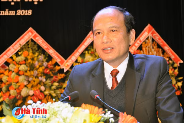 lanh dao ha tinh doi thoai bieu duong nguoi lao dong tieu bieu