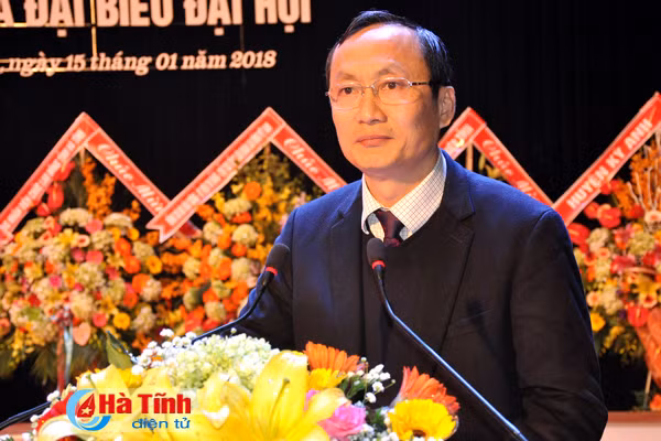 lanh dao ha tinh doi thoai bieu duong nguoi lao dong tieu bieu