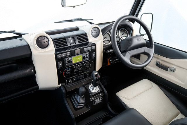land rover hoi sinh defender bang phien ban nhanh nhat manh nhat lich su
