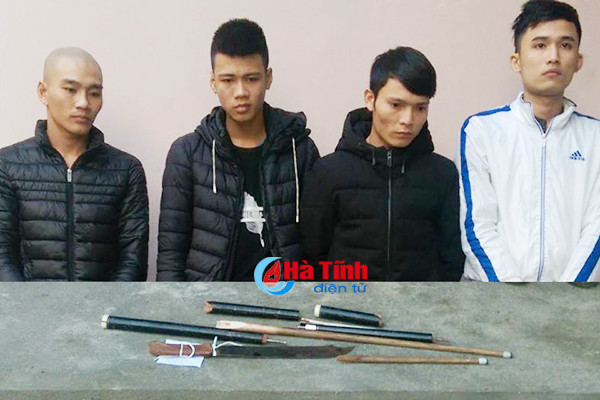 dung dao nhon gay bi a danh hoi dong de doi no