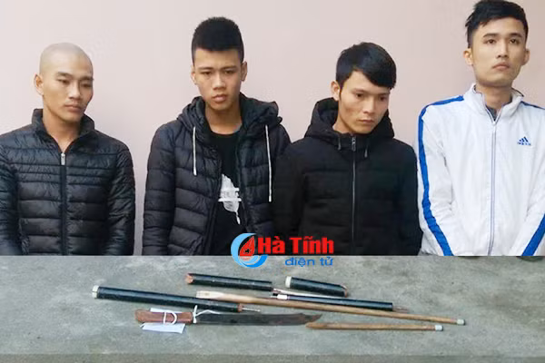 dung dao nhon gay bi a danh hoi dong de doi no