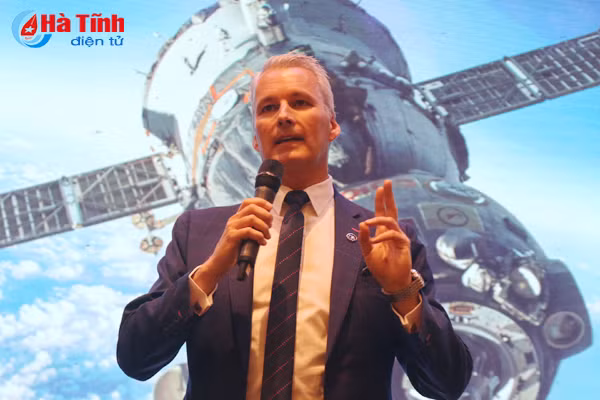 aia ha tinh can moc 82 ty dong doanh thu nam 2017