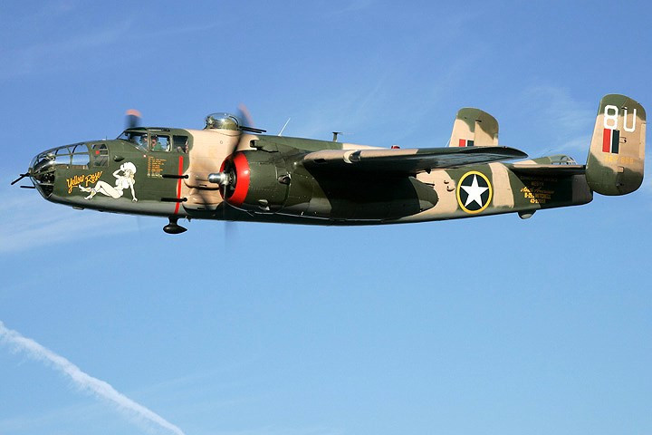 sieu pham oanh tac co bong hong vang b 25 van bay tot sau 80 nam