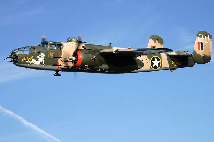 sieu pham oanh tac co bong hong vang b 25 van bay tot sau 80 nam