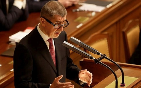 the gioi ngay qua thu tuong new zealand mang thai con dau long