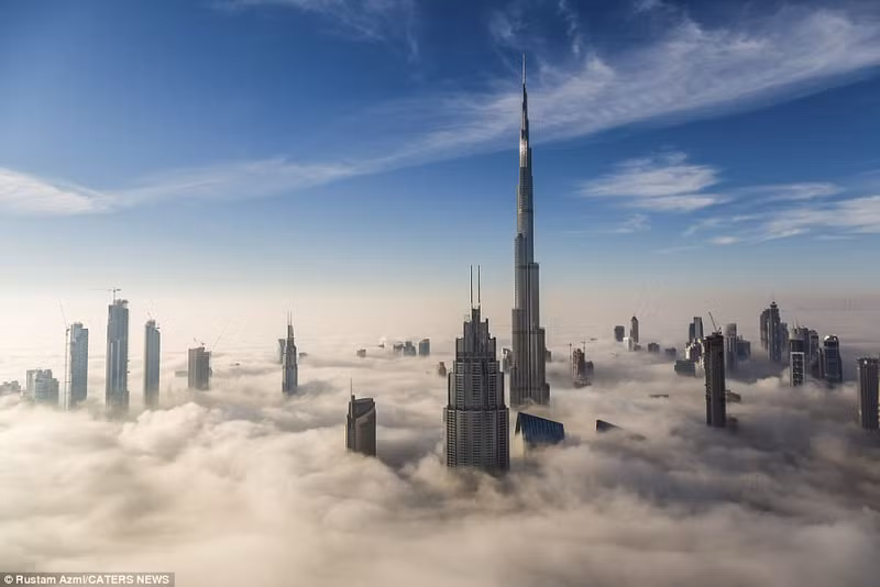 nhung toa nha choc troi giua bien suong mu day dac o dubai