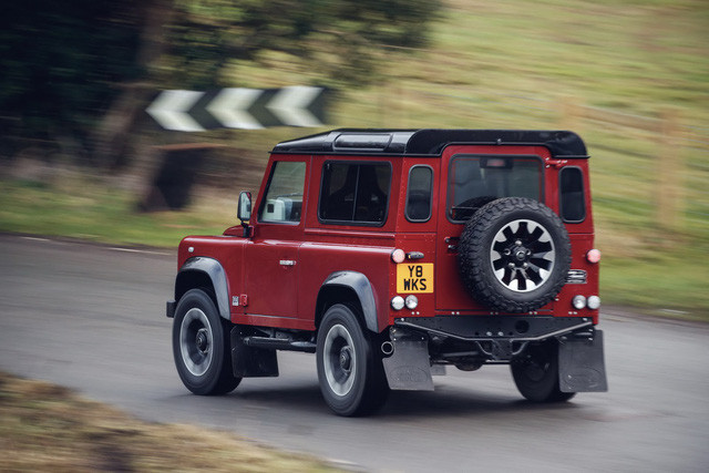 land rover hoi sinh defender bang phien ban nhanh nhat manh nhat lich su