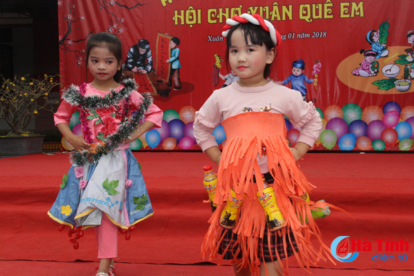 photo doc dao thoi trang tai che do cac mau nhi trinh dien