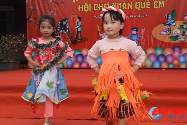 photo doc dao thoi trang tai che do cac mau nhi trinh dien