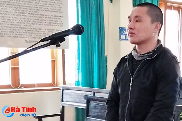 thieu tien tieu len vao nha dan trom dien thoai may tinh