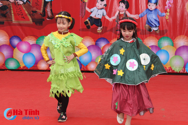 photo doc dao thoi trang tai che do cac mau nhi trinh dien