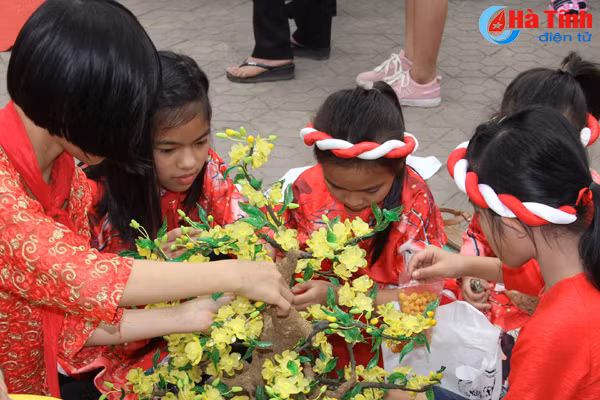 photo doc dao thoi trang tai che do cac mau nhi trinh dien