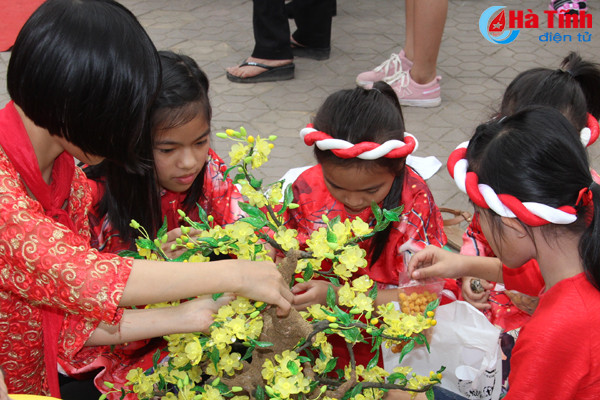photo doc dao thoi trang tai che do cac mau nhi trinh dien