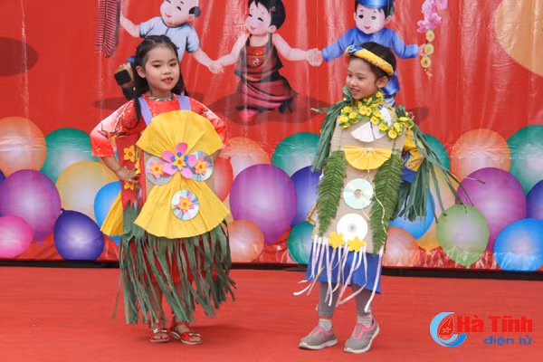 photo doc dao thoi trang tai che do cac mau nhi trinh dien