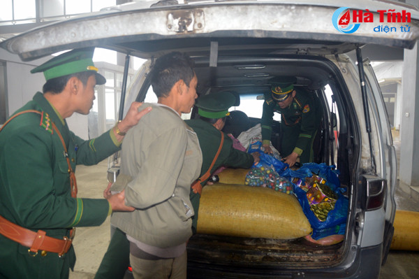 bi bat khi van chuyen 5kg qua thuoc phien 20kg phao qua bien gioi