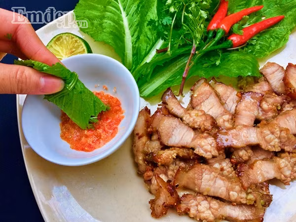 mon diem heo nuong quan cai xanh thom ngon la mieng de an vo cung