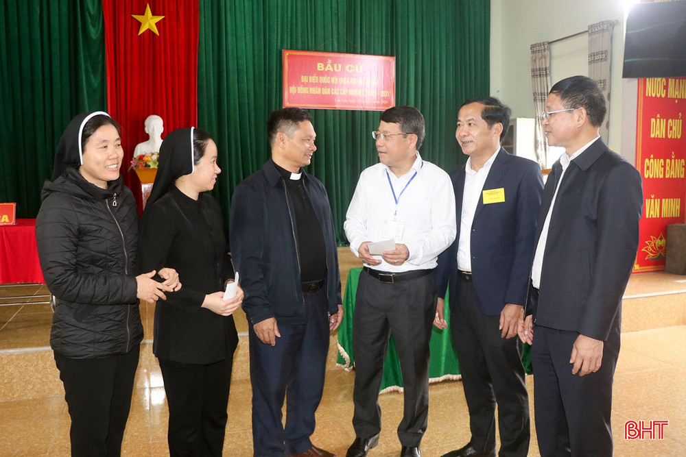 Qua kiểm tra thực tế, Phó Chủ tịch Thường trực HĐND tỉnh Dương Tất Thắng ghi nhận sự chủ động, trách nhiệm của cấp ủy, chính quyền địa phương trong công tác tổ chức bầu cử, đồng thời yêu cầu xã Can Lộc tiếp tục thực hiện tốt các nhiệm vụ trong ngày bầu cử, đảm bảo an ninh trật tự, tạo điều kiện thuận lợi để cử tri tham gia bỏ phiếu đầy đủ, đúng quy định.