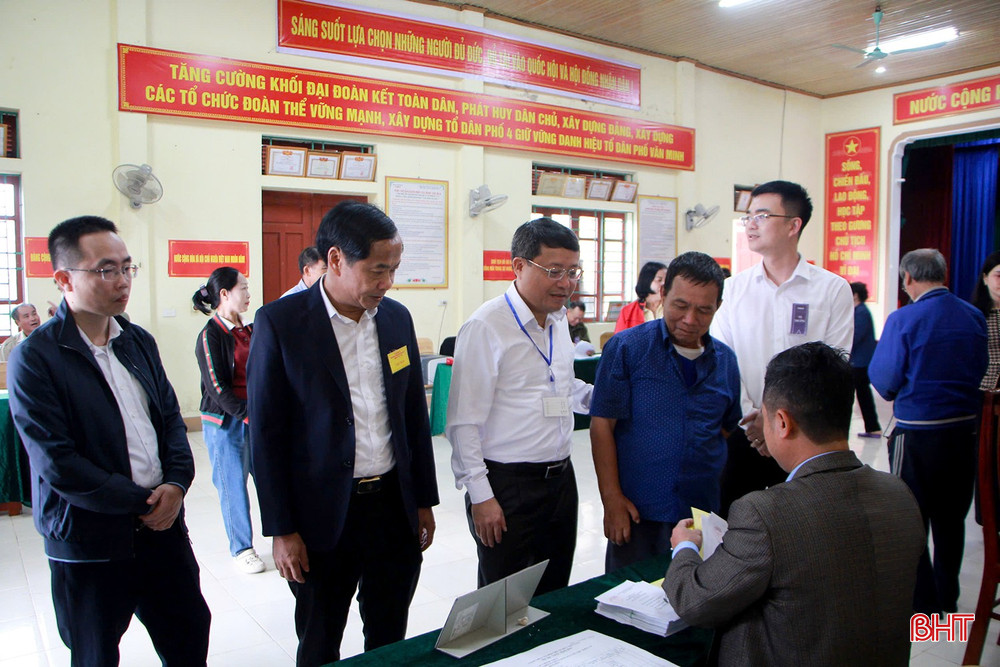 Phó Chủ tịch Thường trực HĐND tỉnh Dương Tất Thắng cũng nhấn mạnh, địa phương cần tiếp tục tuyên truyền, hướng dẫn để cử tri sáng suốt lựa chọn những đại biểu tiêu biểu, có đức, có tài, đại diện cho ý chí và nguyện vọng của Nhân dân.