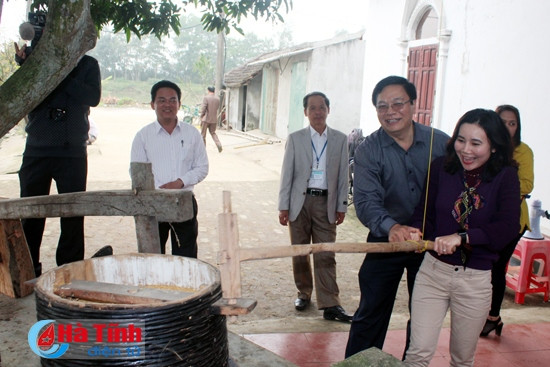 xay lúa, giã gạo