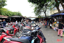 Hiểm họa từ lối cứu hỏa bị bịt kín tại chợ Hà Tĩnh