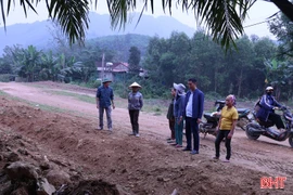 “Con đường cứu hộ” và nỗi bất an nơi vùng đồi Sơn Tây