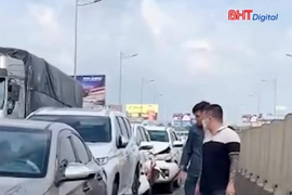 Tông xe liên hoàn trên cao tốc 