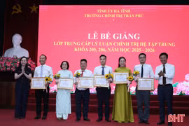 54 học viên hoàn thành lớp trung cấp lý luận chính trị