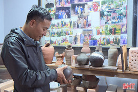 Chuyện về làng gốm ven sông Ngàn Sâu