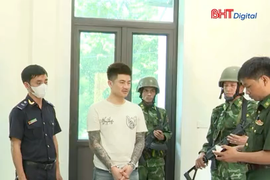 Bắt đối tượng tàng trữ súng ngắn, ma tuý