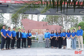 Tuổi trẻ dâng hương tưởng niệm Anh hùng liệt sỹ Lý Tự Trọng