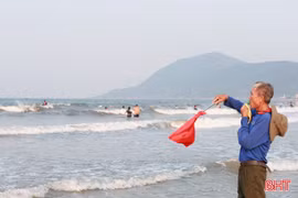 Giữ an toàn cho du khách trong mùa du lịch biển