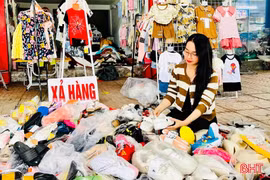 Shop quần áo ở Hà Tĩnh đồng loạt xả hàng thời điểm giao mùa