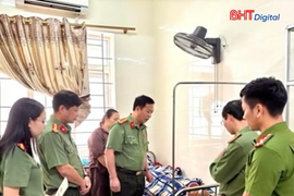 Phó công an xã ở Hà Tĩnh bị thương khi cắt dọn cây sau bão