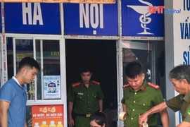 Phát hiện 2 cơ sở kinh doanh thuốc tây không phép