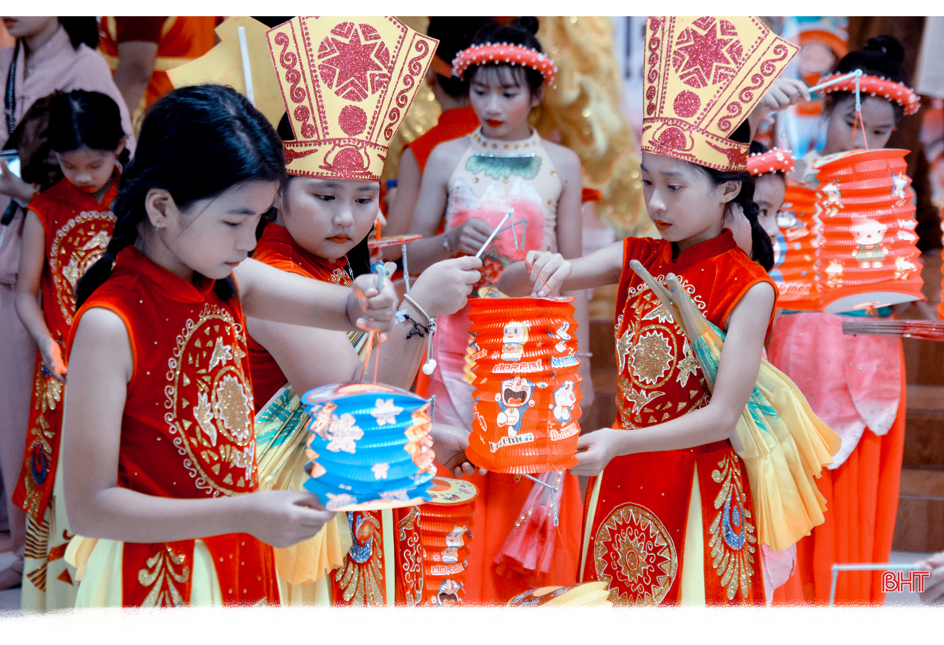 “ Trung thu tết hồng như son thắm”