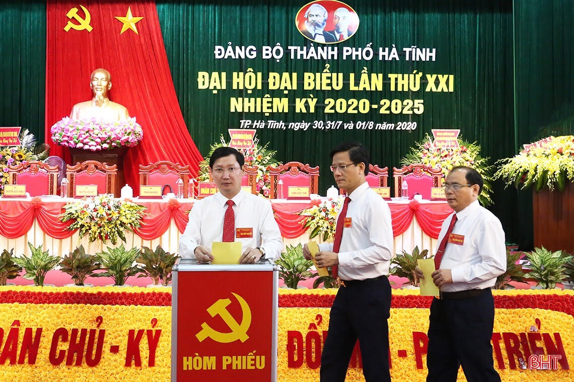 Đồng chí Dương Tất Thắng tái cử chức Bí thư Thành ủy Hà Tĩnh với 100% số phiếu