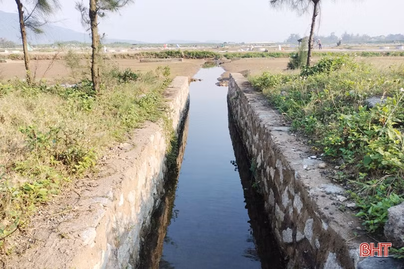 Làng nghề muối truyền thống Hà Tĩnh chuẩn bị cho vụ sản xuất mới