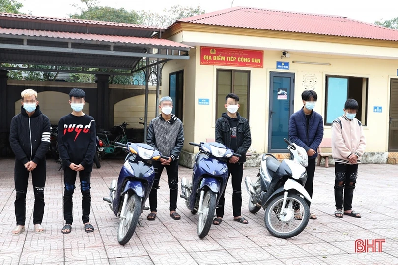 Công an Hà Tĩnh xử lý nghiêm thanh thiếu niên điều khiển xe lạng lách, đánh võng