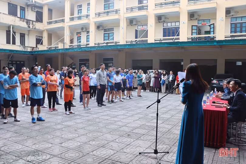 Sôi nổi giải bóng chuyền mừng đại hội công đoàn các cấp ở Cẩm Xuyên