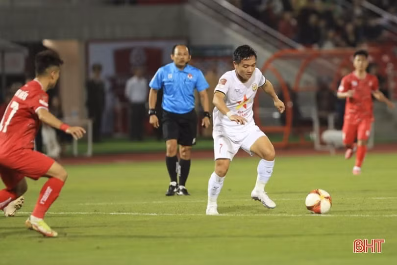 Hồng Lĩnh Hà Tĩnh đánh bại Hải Phòng, vươn lên đứng thứ 7 trên bảng xếp hạng