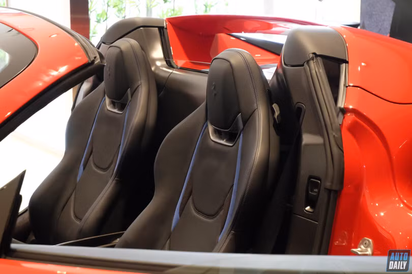 Chiêm ngưỡng siêu xe mui trần Ferrari 296 GTS, giá bán hơn 23 tỷ đồng